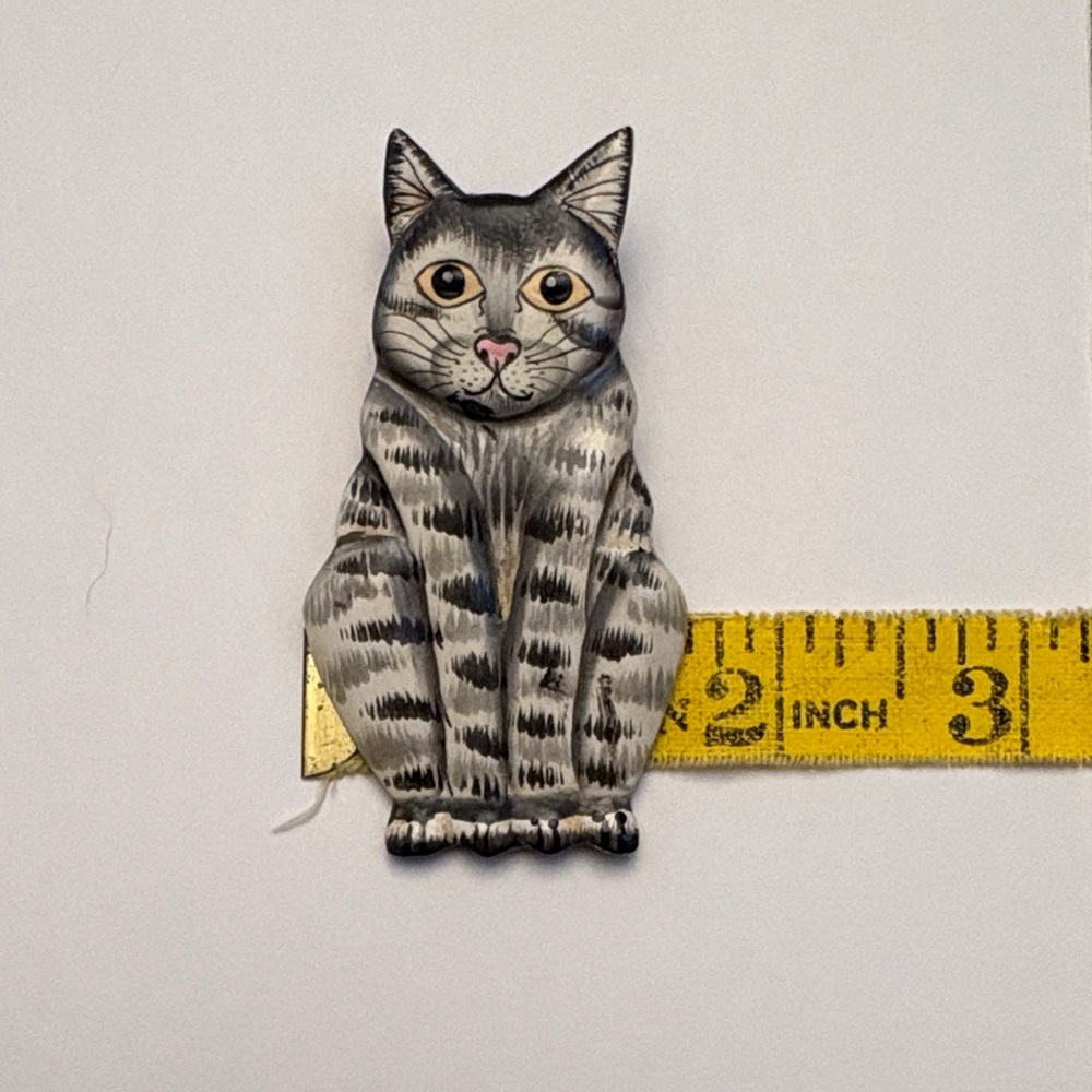 Cat Pin Grey with Yellow Eyes & Pink Nose - Picture 4 of 7